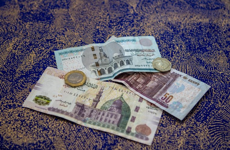 تعويم الجنيه المصري خلال عشر سنوات: محطات فاصلة في مسار الإصلاح الاقتصادي