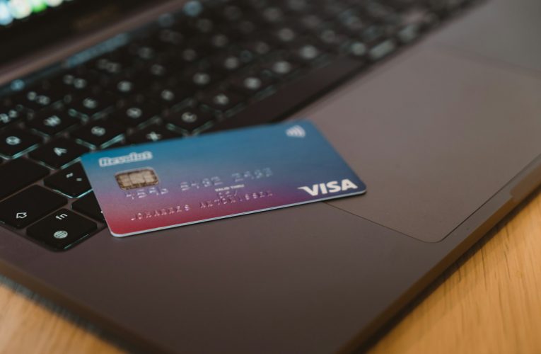 تشيس تُطلق بطاقة “سافاير” جديدة برسوم سنوية تبلغ 795 دولارًا