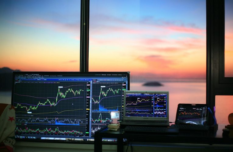 تراجع طفيف في مؤشر S&P 500 مع ترقب قرار الفيدرالي الأمريكي وسط زخم نتائج الشركات