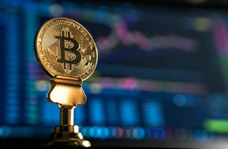 ارتفاع العملات الرقمية بقيادة بيتكوين بعد توقيع قرار يسمح بالاستثمار في الأصول المشفرة ضمن حسابات التقاعد الأمريكية